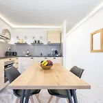 Molinos Bright דירה